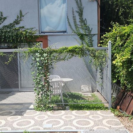 Lugones Ezeiza Exterior foto